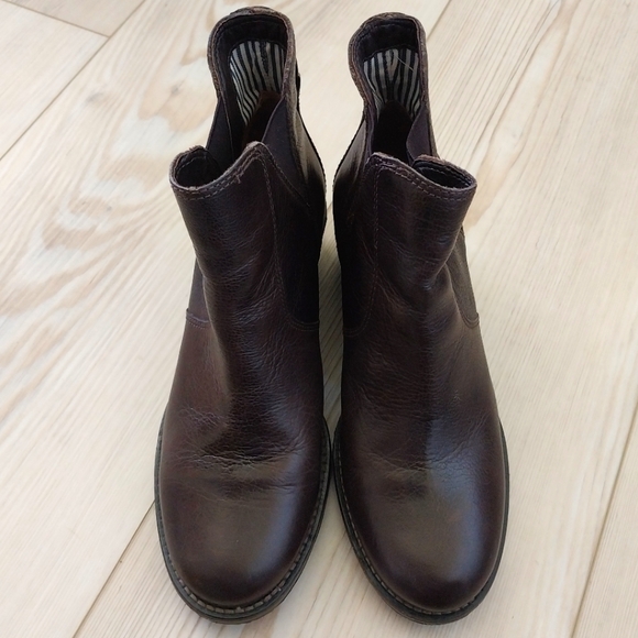 L.L. Bean Deerfield Ankle Boots - Picture 2 of 8